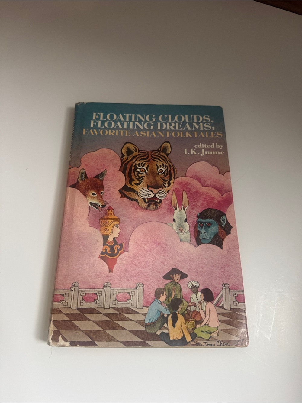 Floating Clouds, Floating Dreams - Favorite Asian Folktales Hardcover
